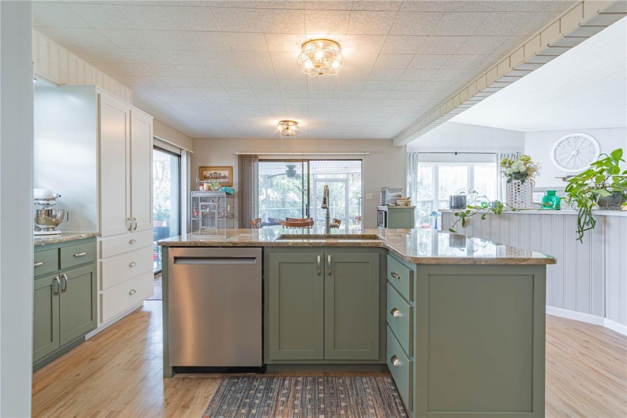 897 Cr 454, Lake Panasoffkee, FL 33538 Photo