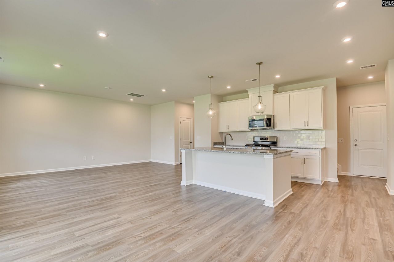 124 Bloomsbury Drive Photo 5