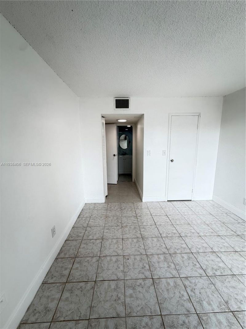 200 172nd St, Unit 104, Sunny Isles Beach, FL 33160 Photo