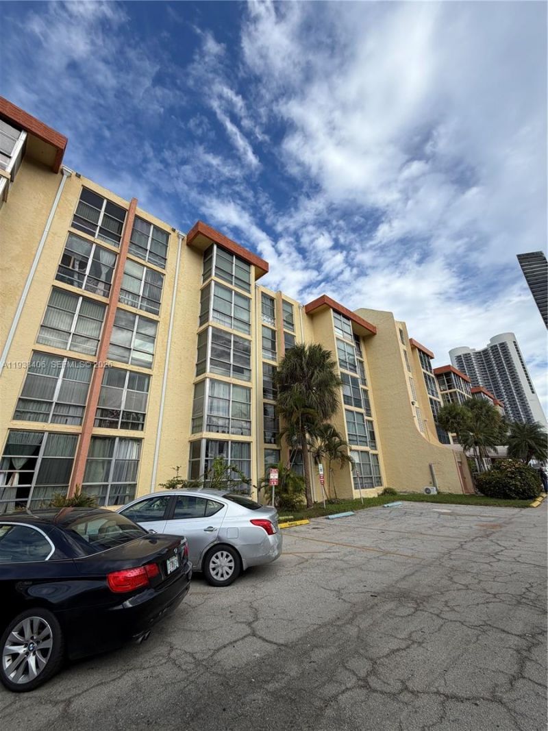 200 172nd St, Unit 104, Sunny Isles Beach, FL 33160 Photo