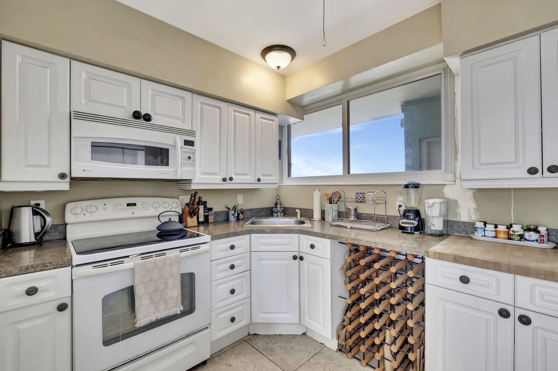 1900 S Ocean Drive, Unit 1702, Fort Lauderdale, FL 33316 Photo