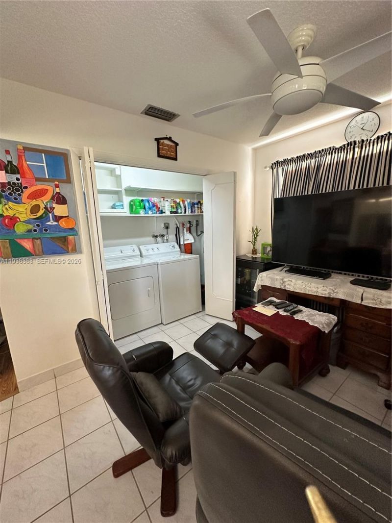 2420 Park Ln, Unit 102, Hollywood, FL 33021 Photo