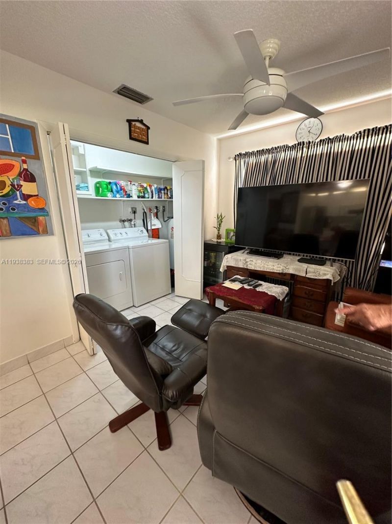 2420 Park Ln, Unit 102, Hollywood, FL 33021 Photo