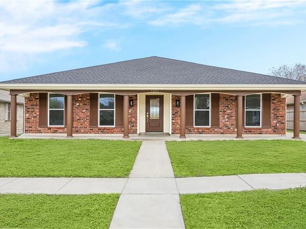 7231 CAMBERLEY Drive, New Orleans, LA 70128