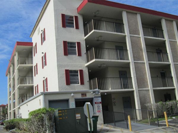 3001 NW 48th Avenue, Unit 237, Lauderdale Lakes, FL 33313