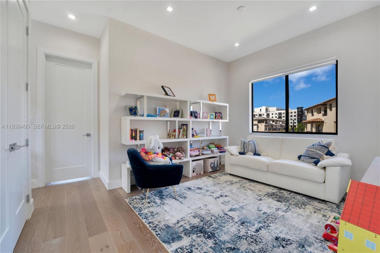 8279 NW 43rd St, Doral, FL 33166 Photo