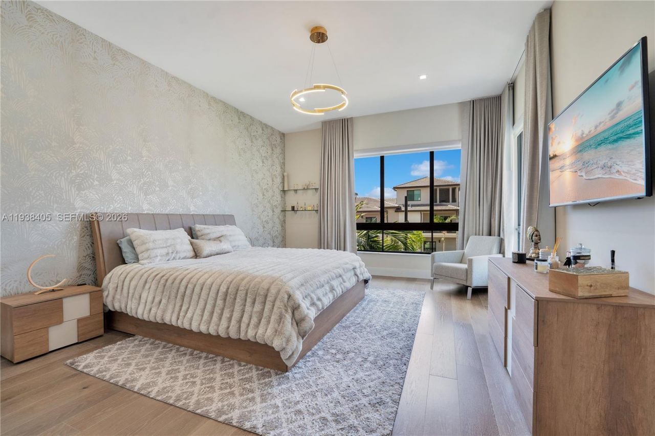 8279 NW 43rd St, Doral, FL 33166 Photo