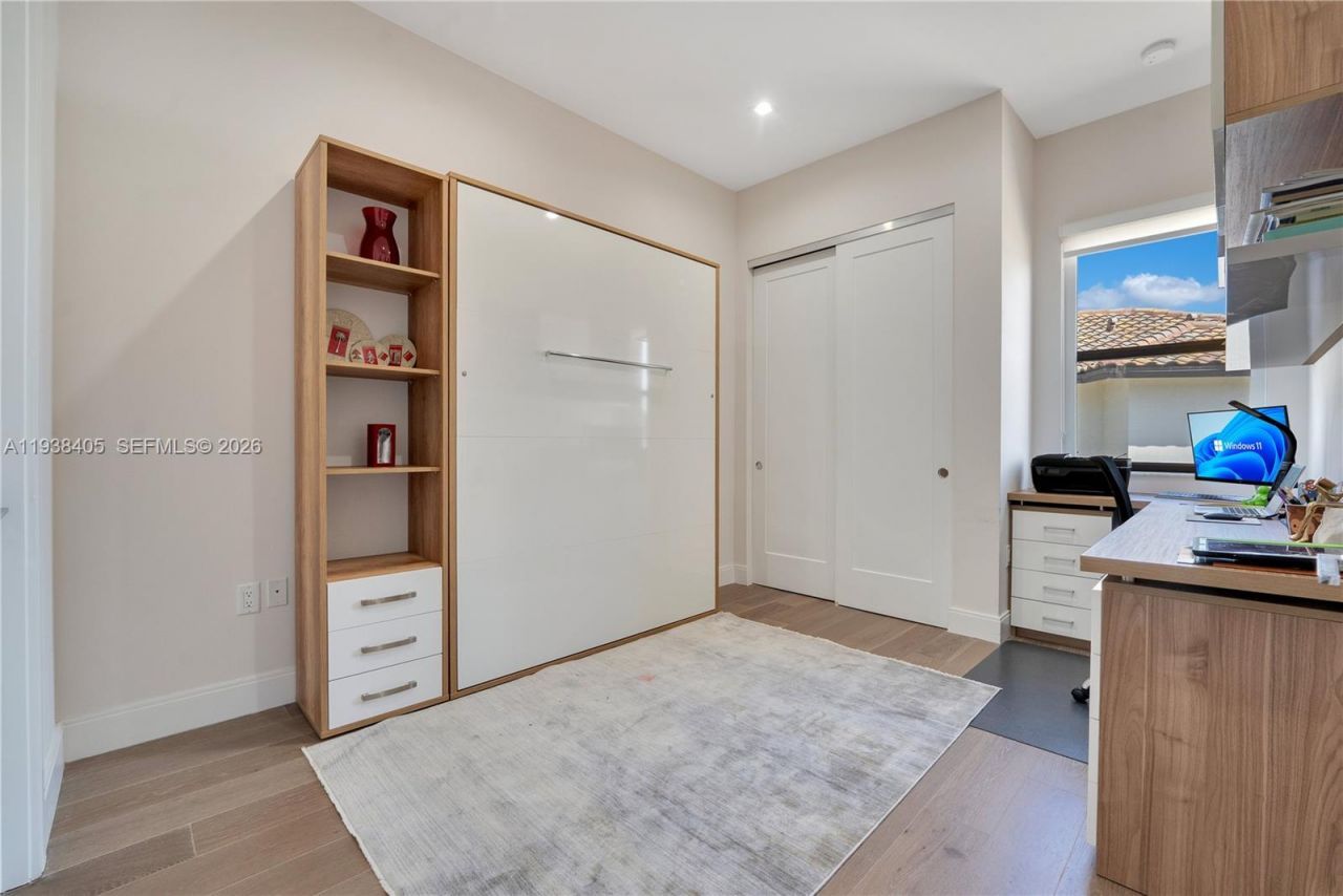 8279 NW 43rd St, Doral, FL 33166 Photo