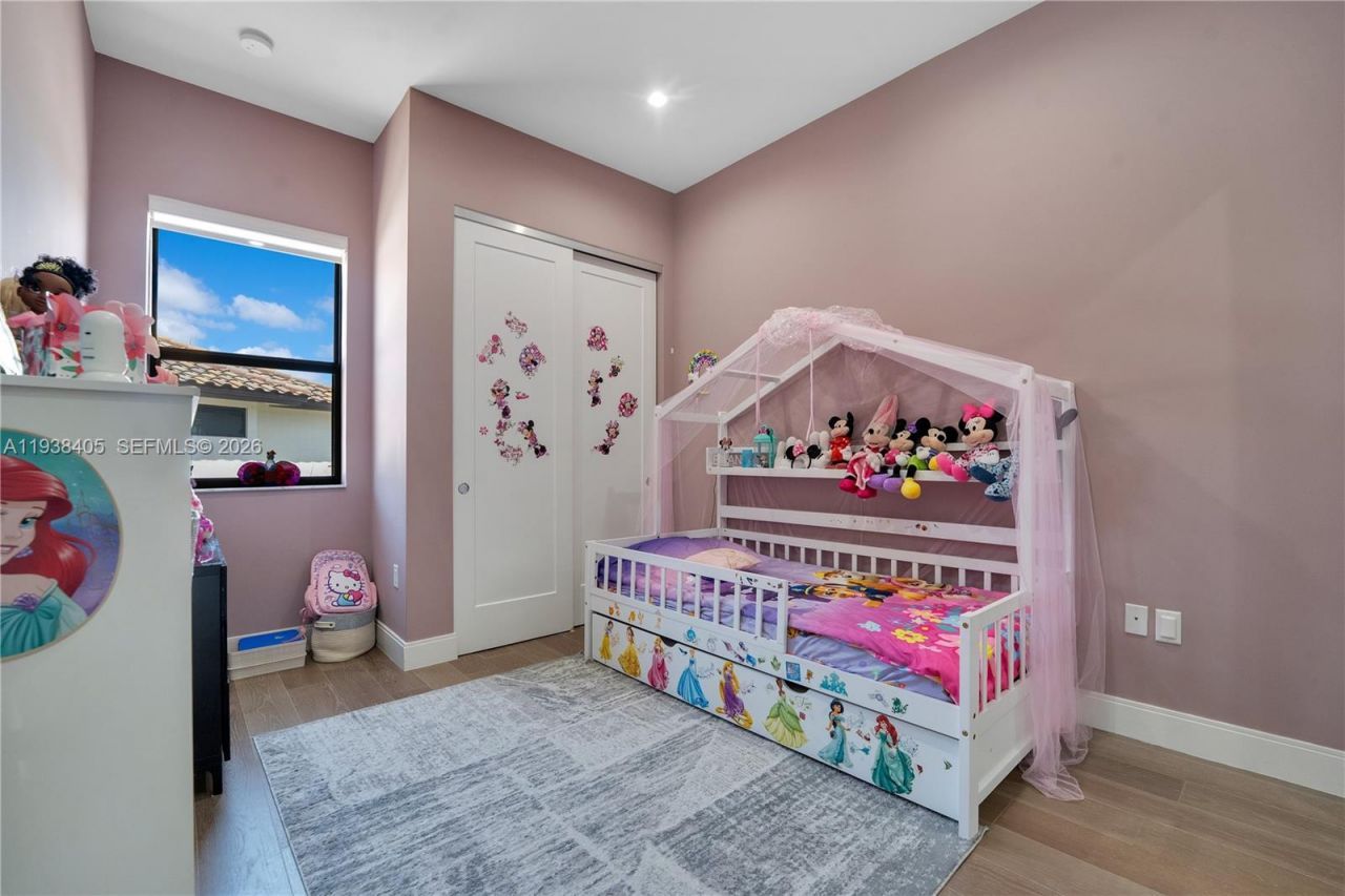 8279 NW 43rd St, Doral, FL 33166 Photo