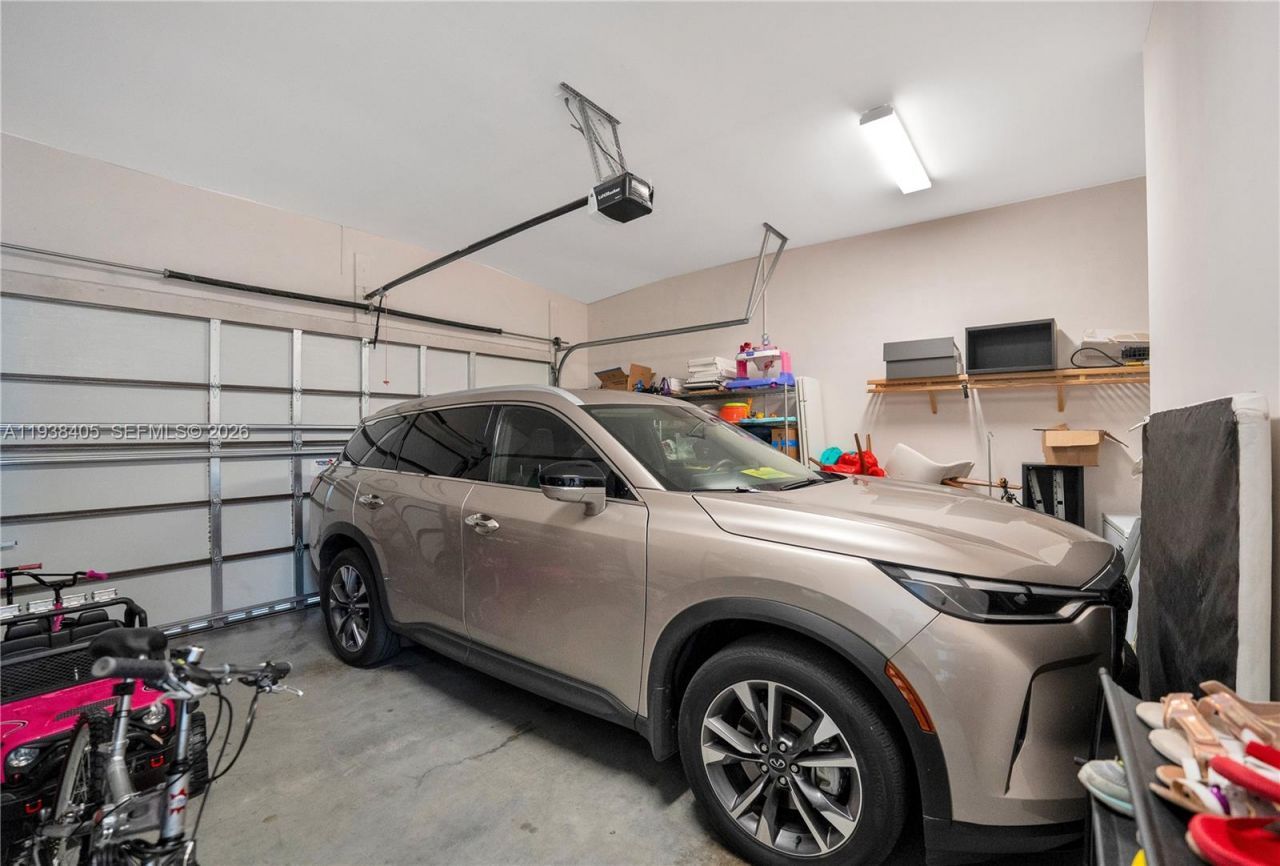 8279 NW 43rd St, Doral, FL 33166 Photo