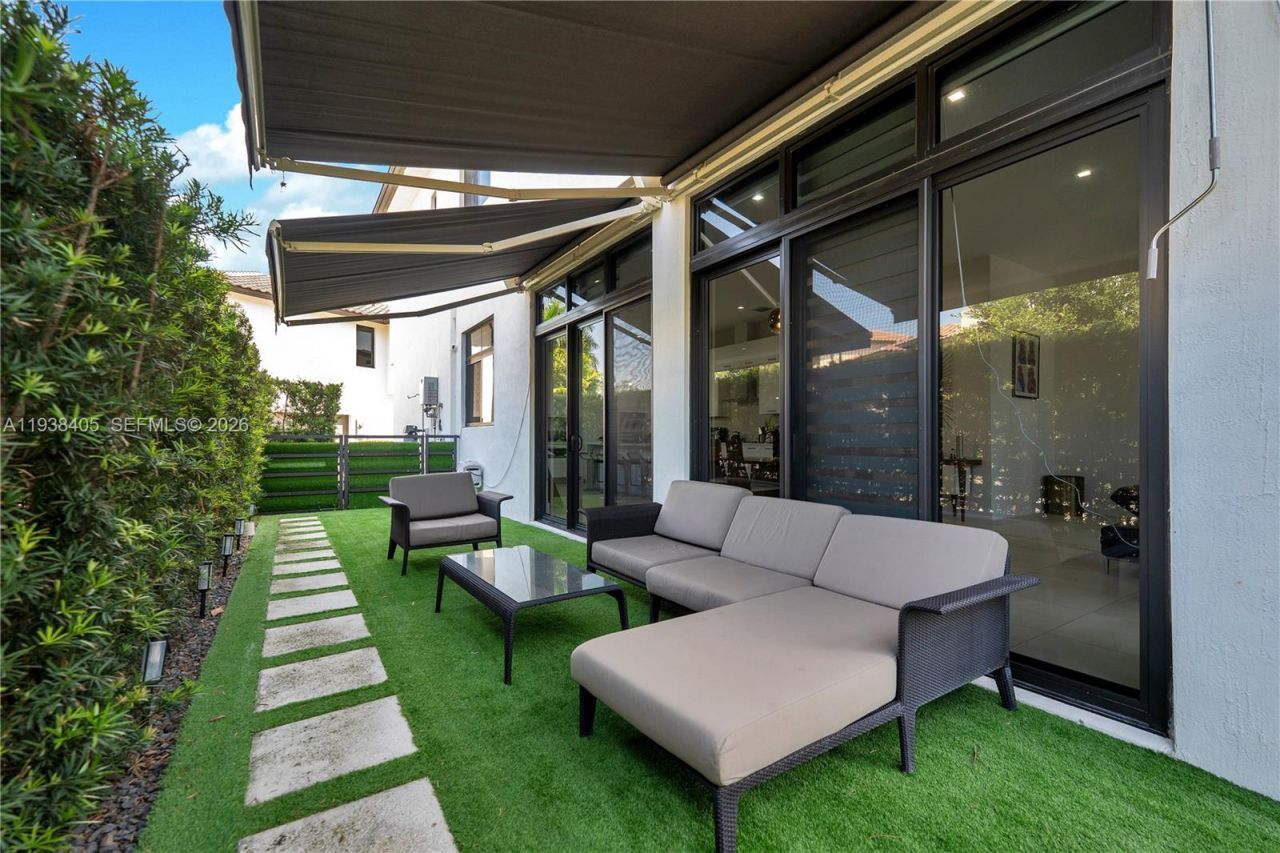 8279 NW 43rd St, Doral, FL 33166 Photo