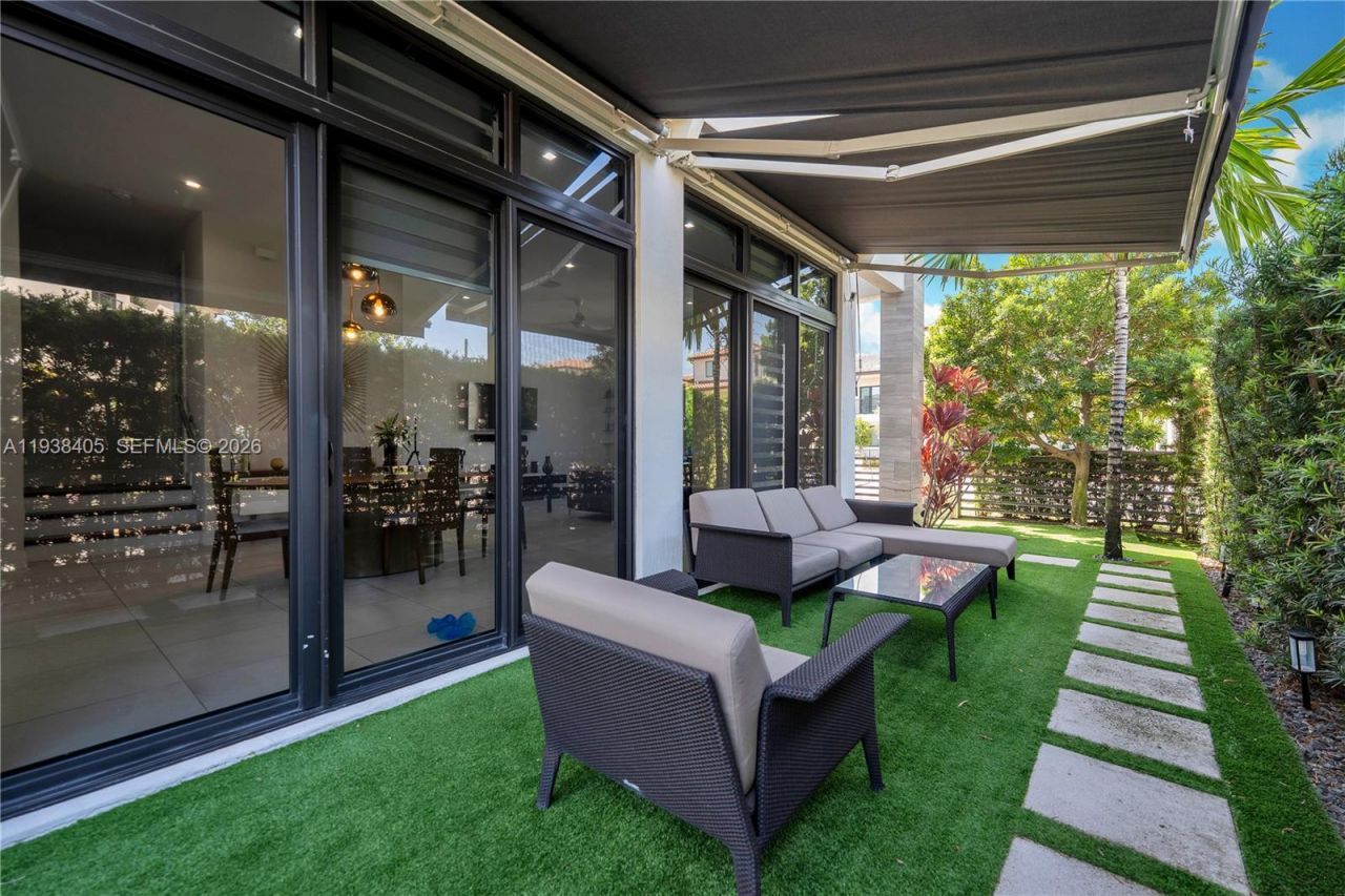 8279 NW 43rd St, Doral, FL 33166 Photo