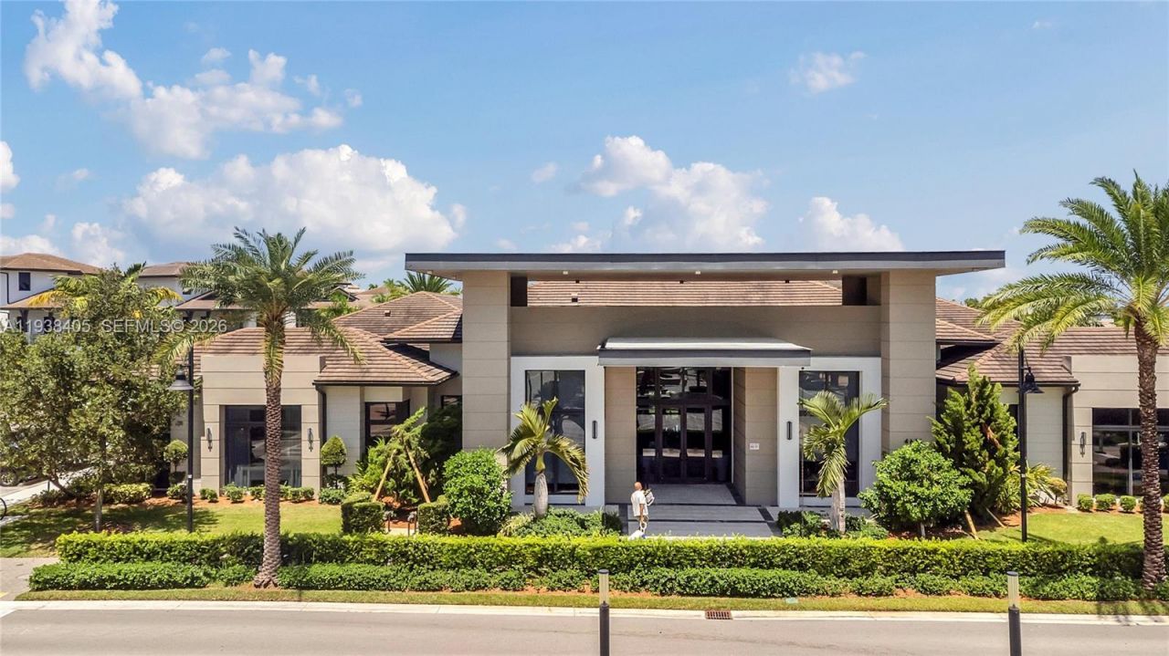 8279 NW 43rd St, Doral, FL 33166 Photo