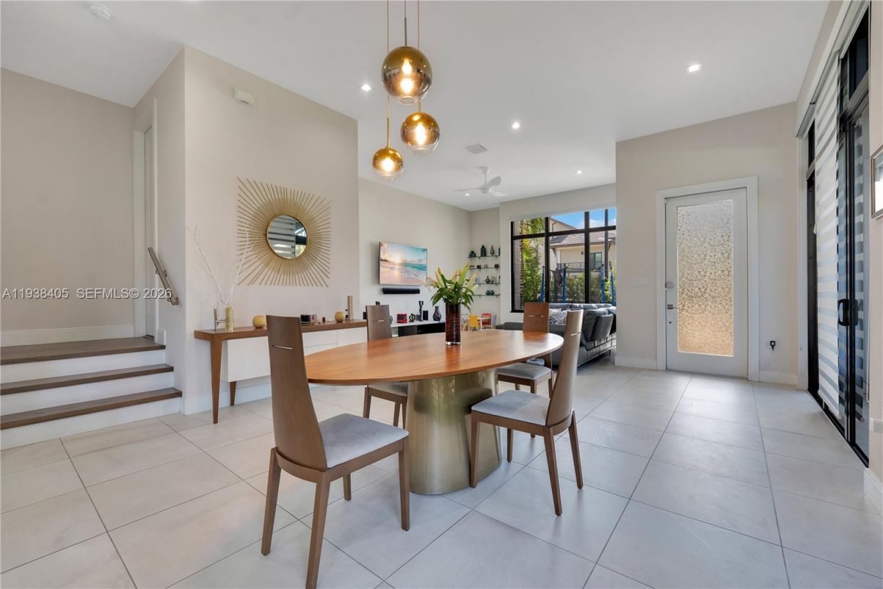 8279 NW 43rd St, Doral, FL 33166 Photo