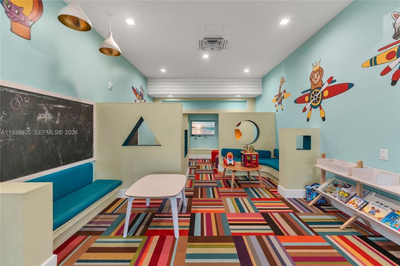 8279 NW 43rd St, Doral, FL 33166 Photo