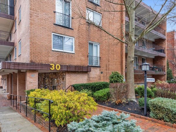 30 Barstow Road, Unit 3A, Great Neck, NY 11021