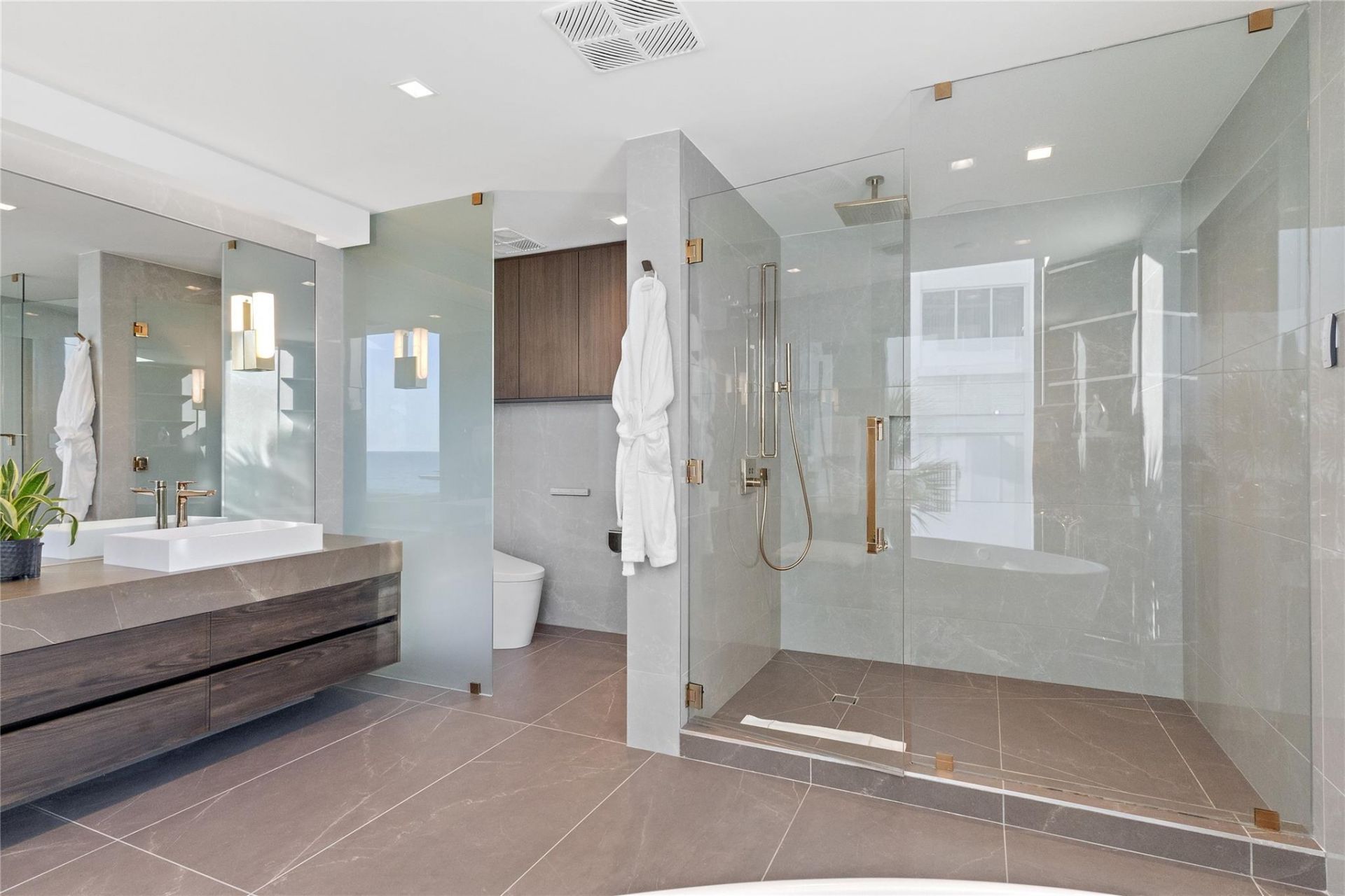 1116 N Ocean Boulevard, Unit 301, Pompano Beach, FL 33062 Photo