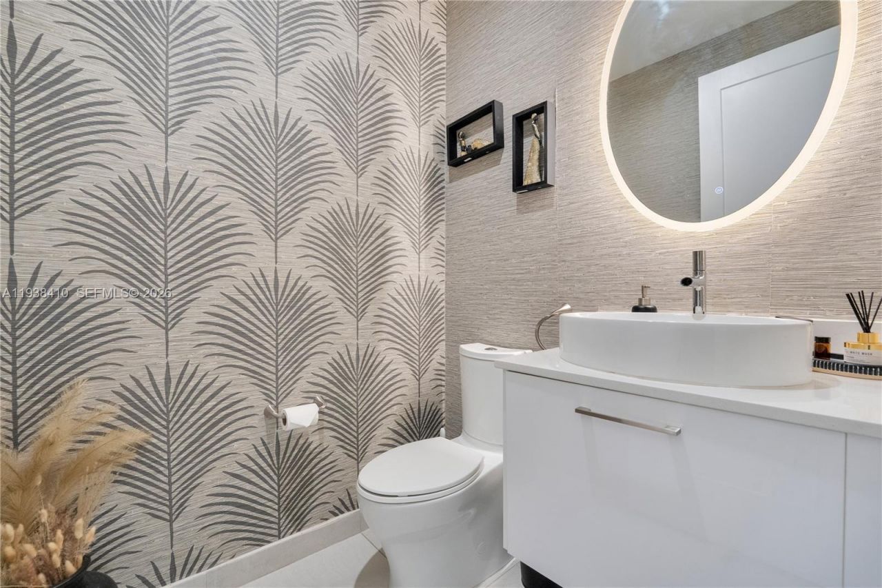 8279 NW 43rd St , Doral, FL 33166 Photo