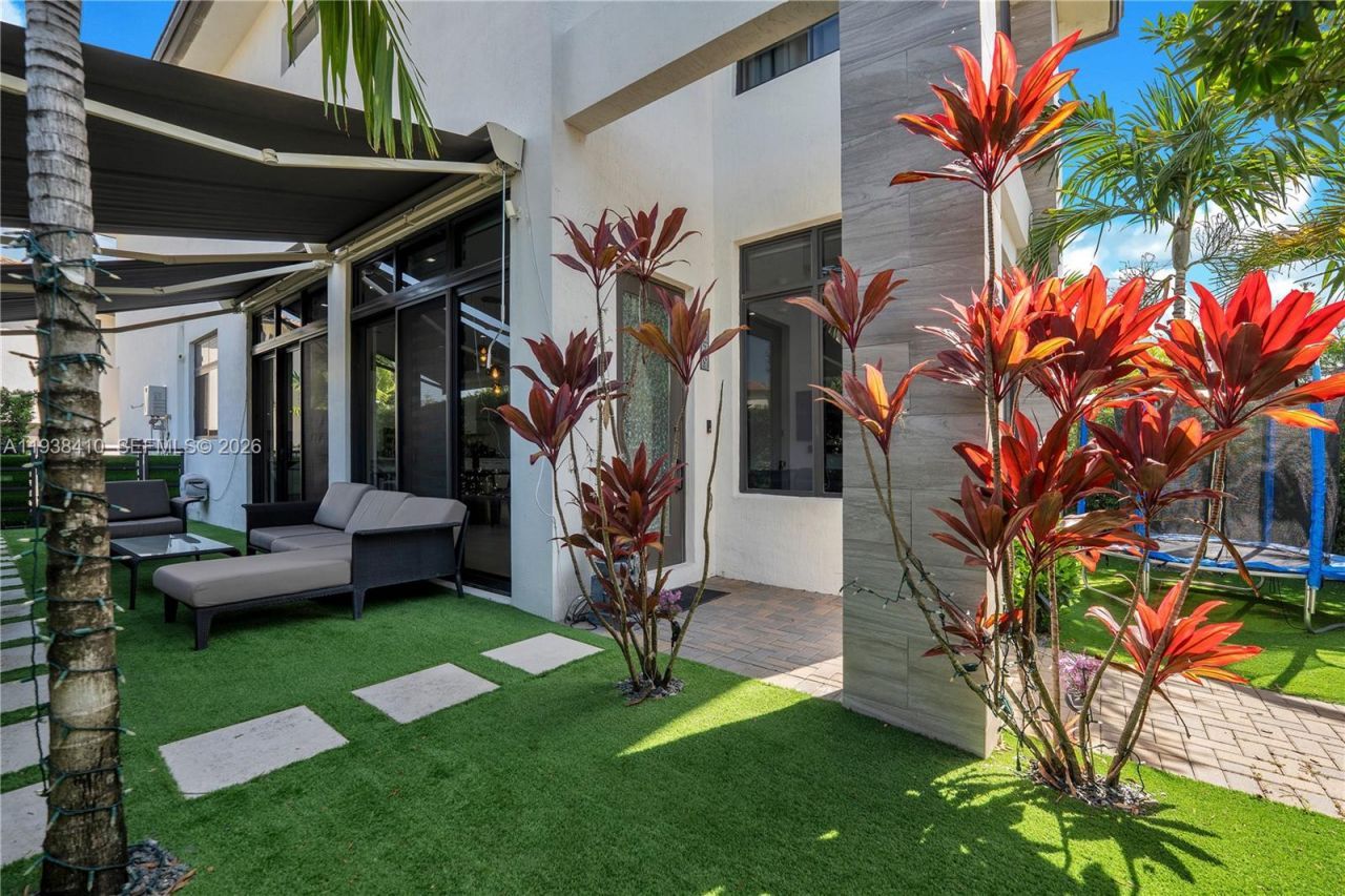 8279 NW 43rd St , Doral, FL 33166 Photo