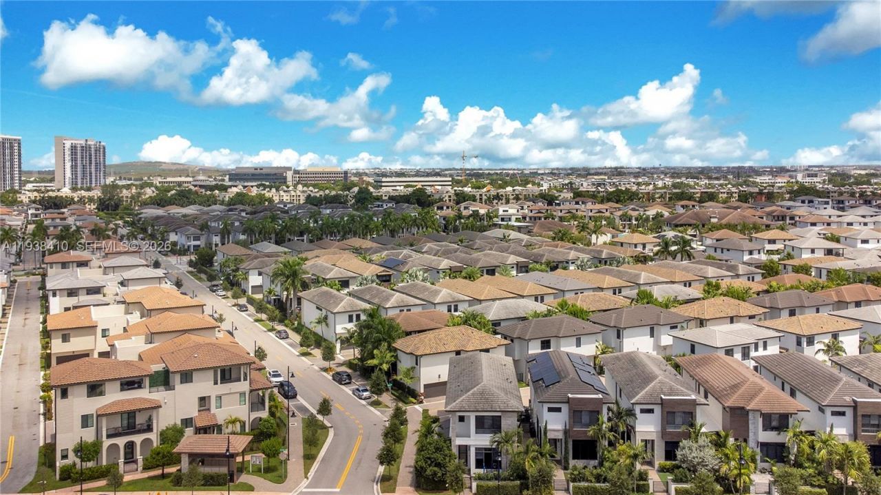 8279 NW 43rd St , Doral, FL 33166 Photo