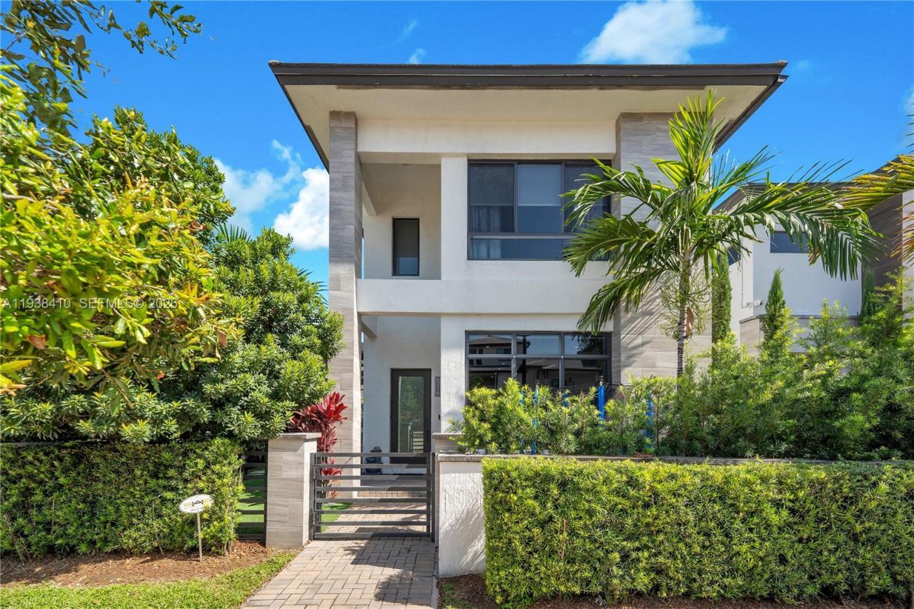 8279 NW 43rd St , Doral, FL 33166 Photo