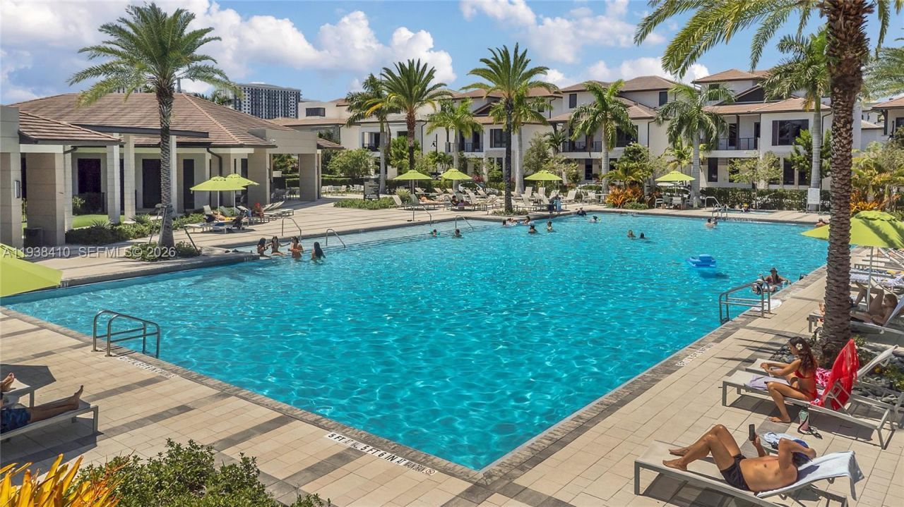 8279 NW 43rd St , Doral, FL 33166 Photo