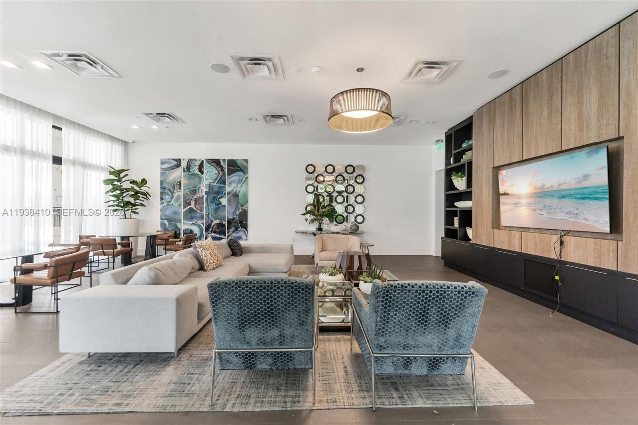 8279 NW 43rd St , Doral, FL 33166 Photo