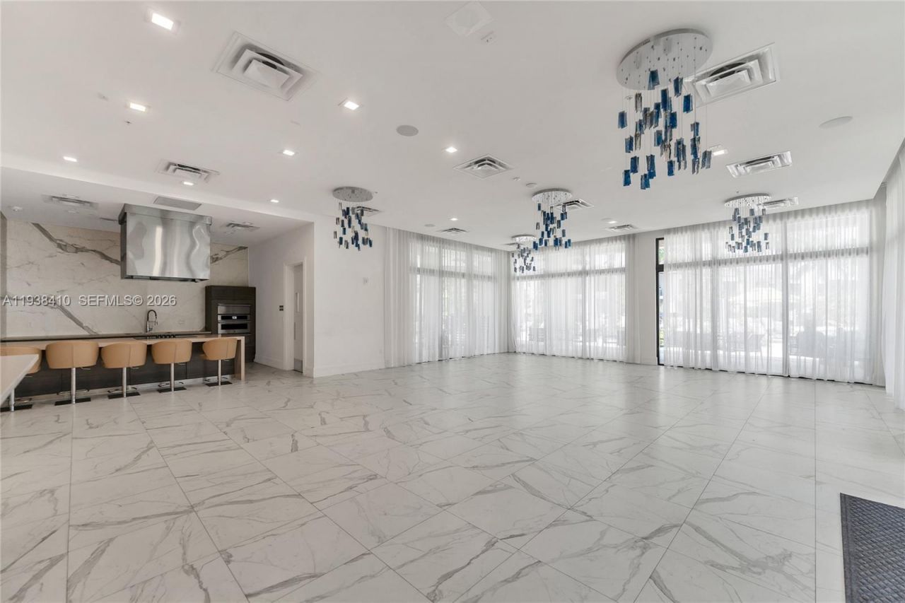 8279 NW 43rd St , Doral, FL 33166 Photo