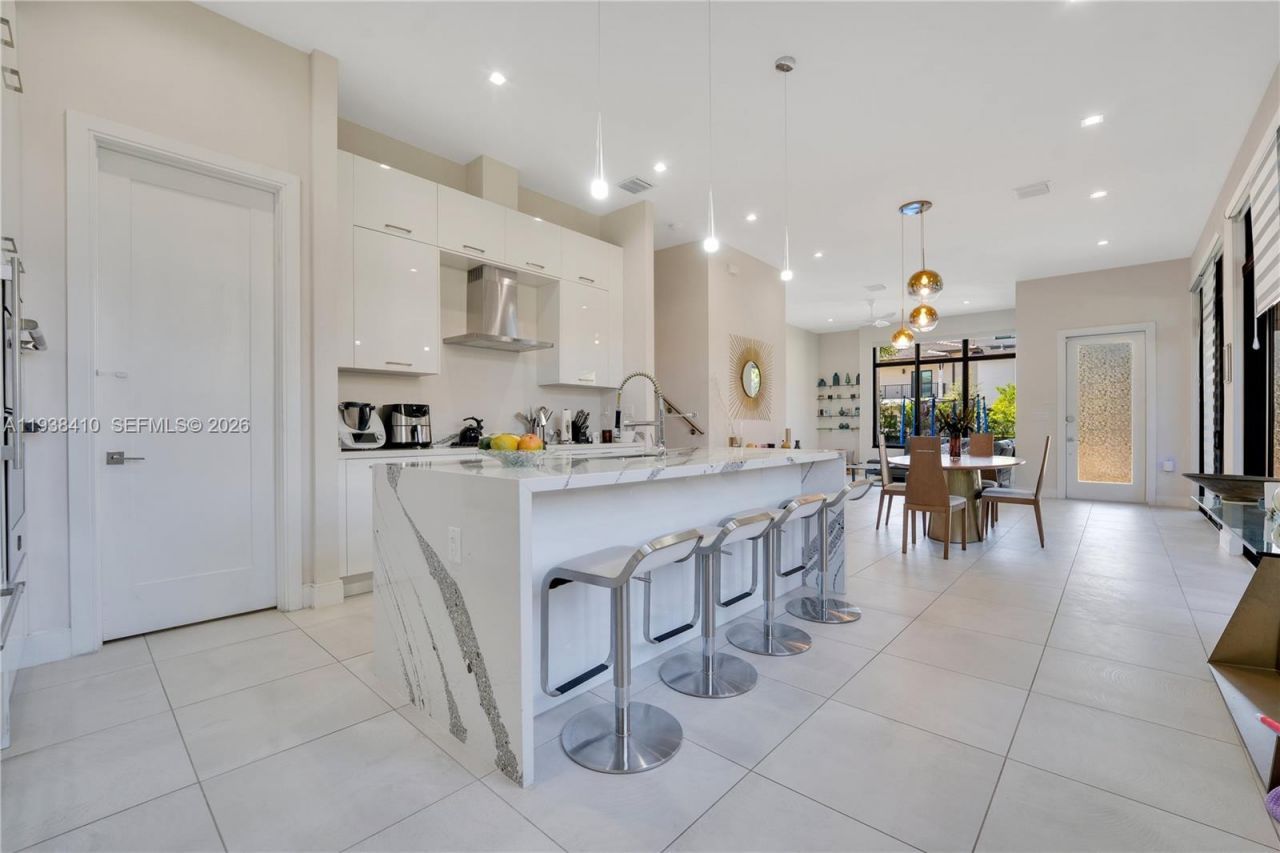 8279 NW 43rd St , Doral, FL 33166 Photo