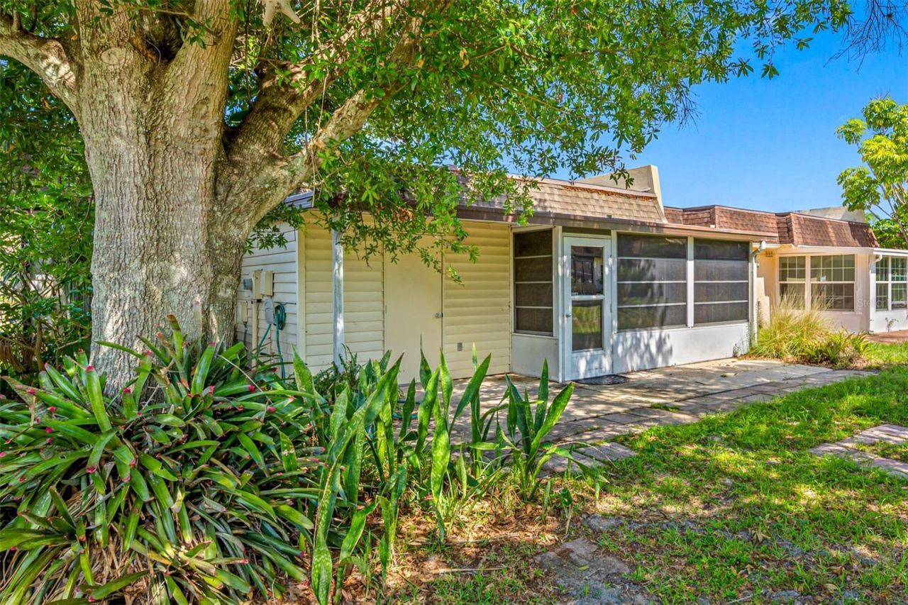 9994 83rd Street, Seminole, FL 33777 Photo