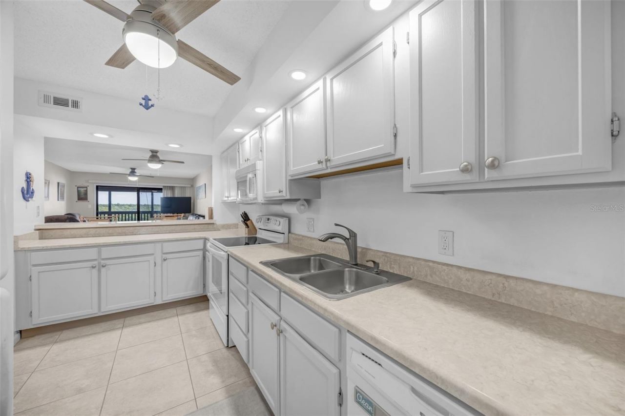 803 Bahia Del Sol Drive, Unit B, Ruskin, FL 33570 Photo
