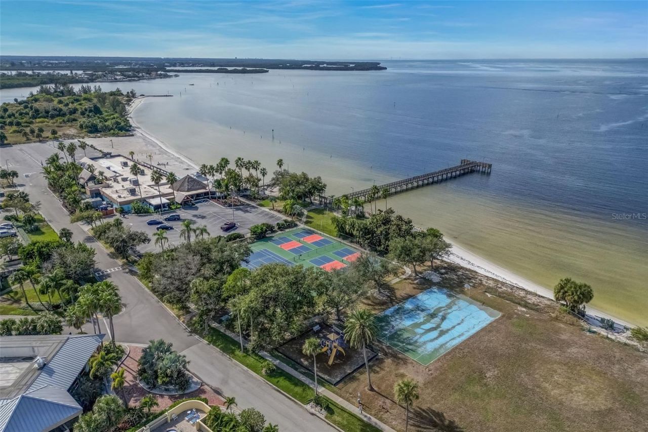 803 Bahia Del Sol Drive, Unit B, Ruskin, FL 33570 Photo