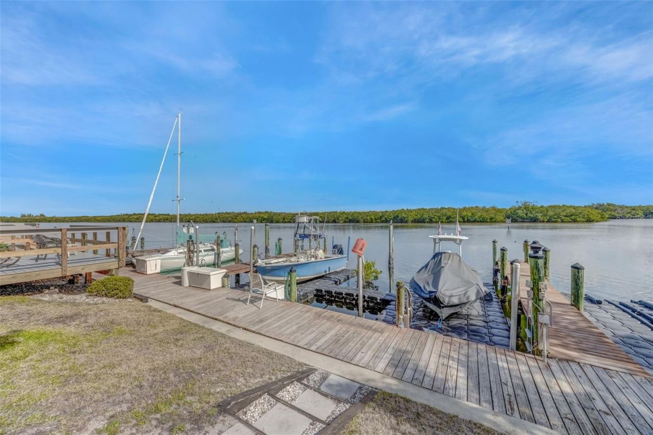 803 Bahia Del Sol Drive, Unit B, Ruskin, FL 33570 Photo