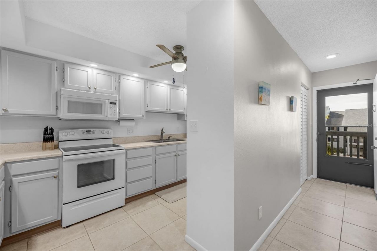 803 Bahia Del Sol Drive, Unit B, Ruskin, FL 33570 Photo