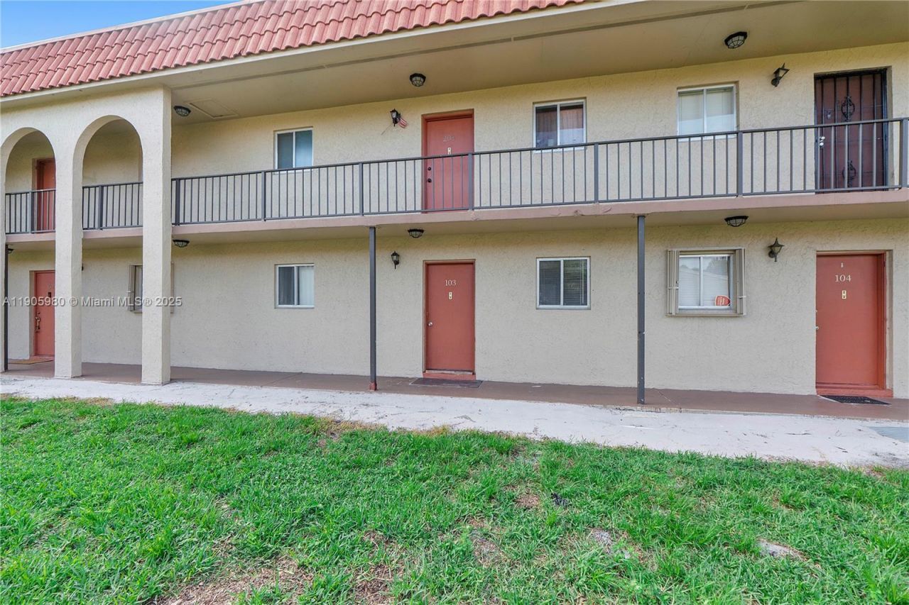 6066 Forest Hill Boulevard, Unit 202, West Palm Beach, FL 33415 Photo