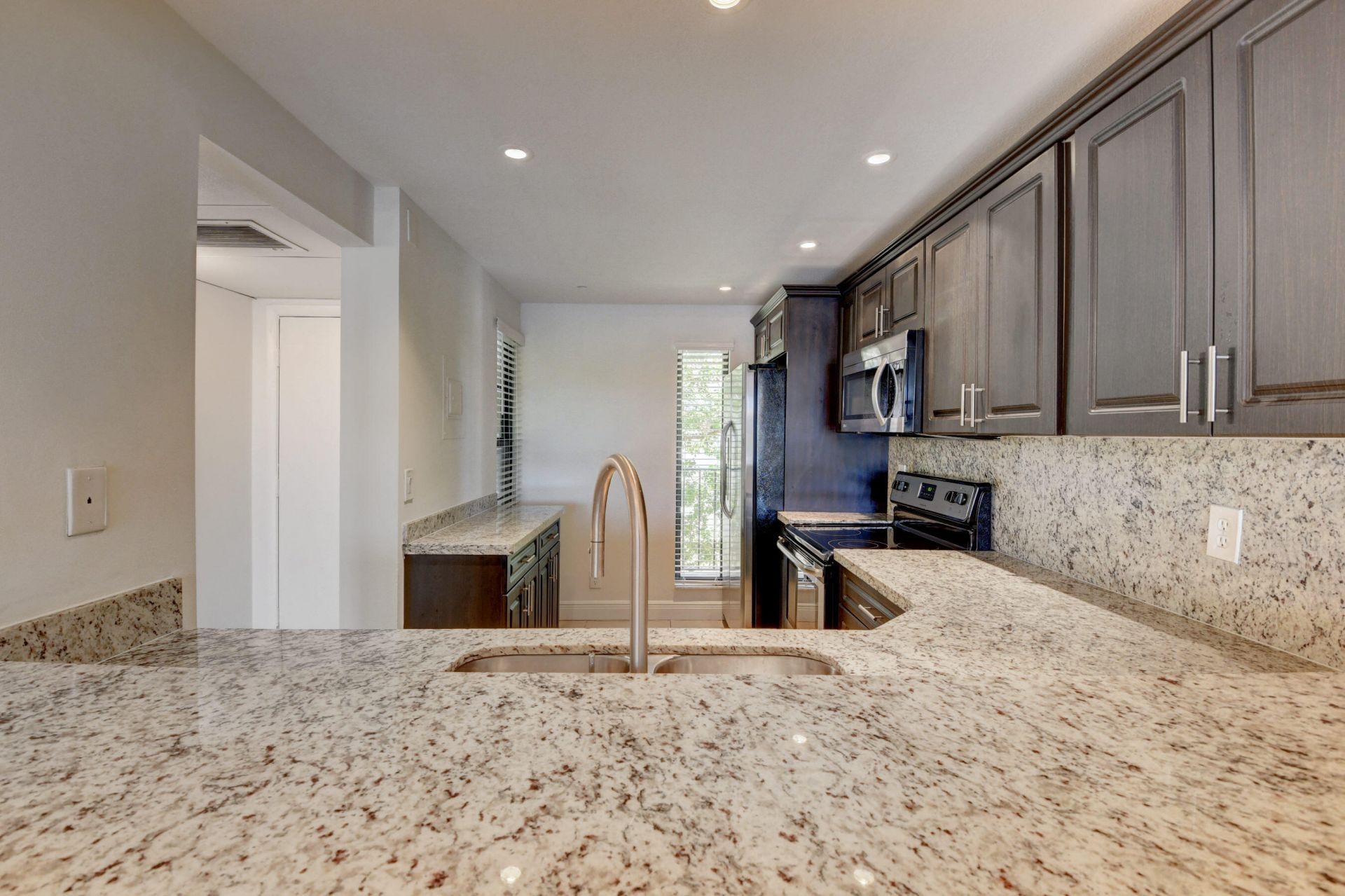 18 Royal Palm Way, Unit 202, Boca Raton, FL 33432 Photo