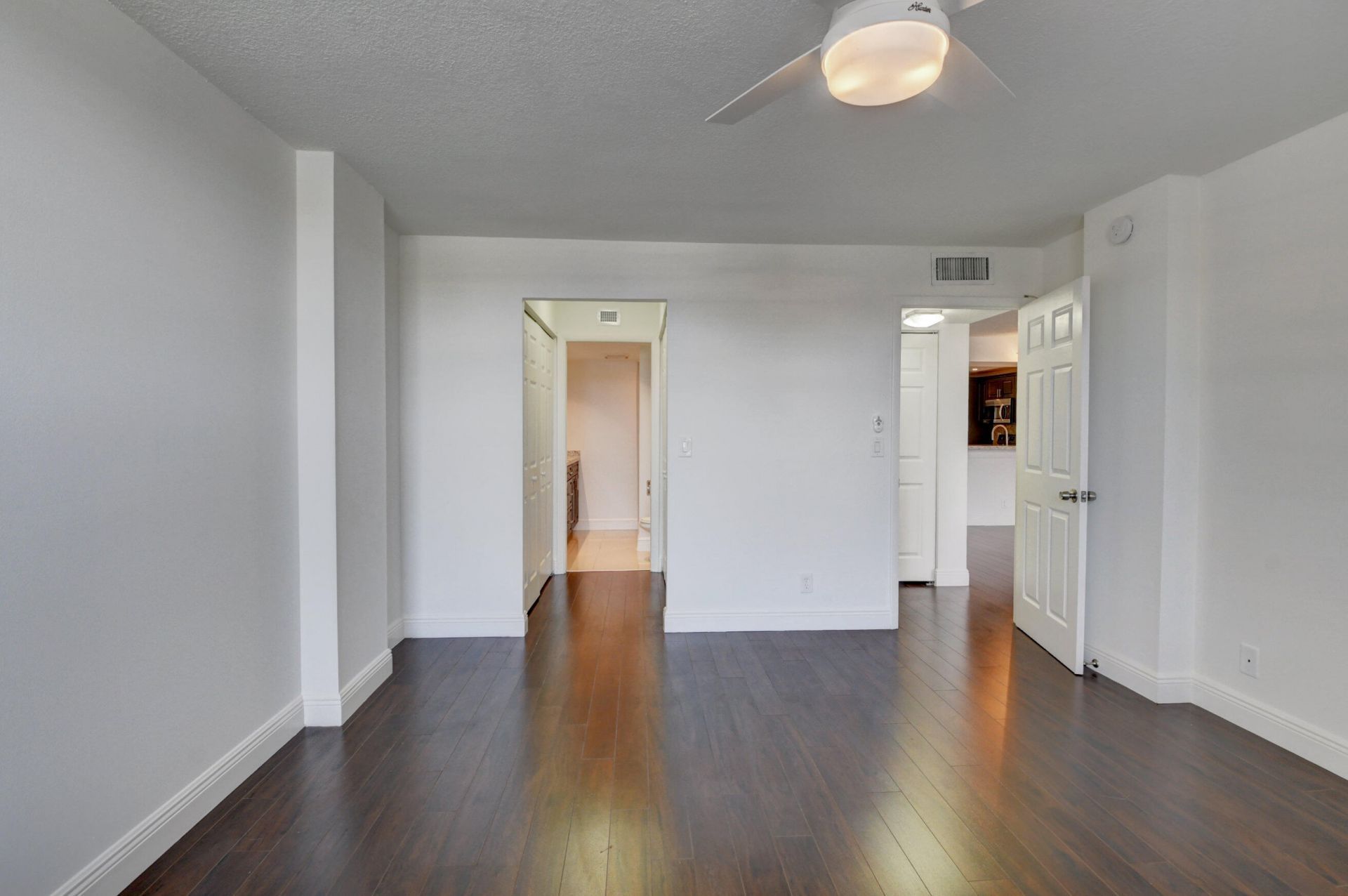 18 Royal Palm Way, Unit 202, Boca Raton, FL 33432 Photo