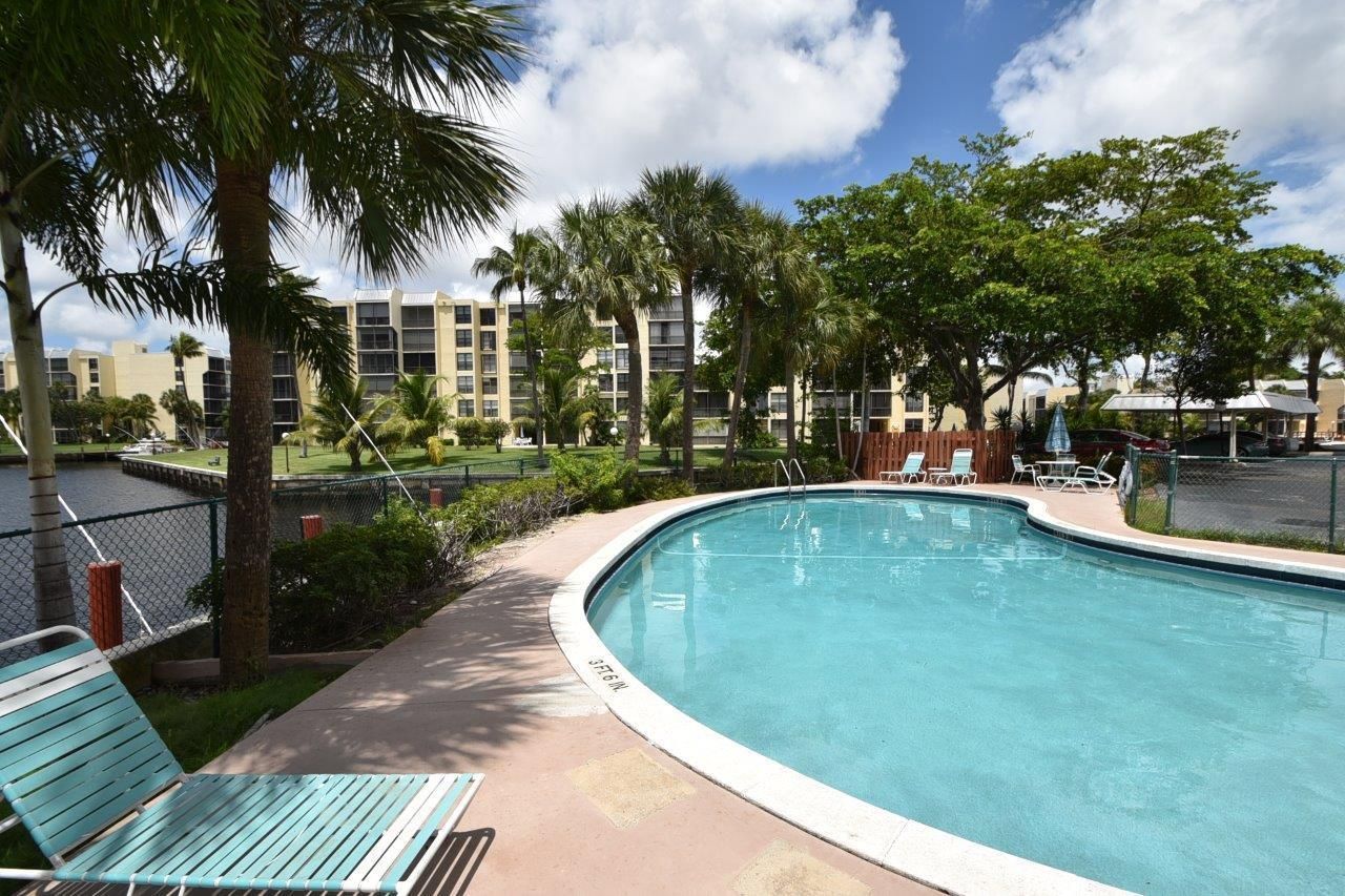 18 Royal Palm Way, Unit 202, Boca Raton, FL 33432 Photo