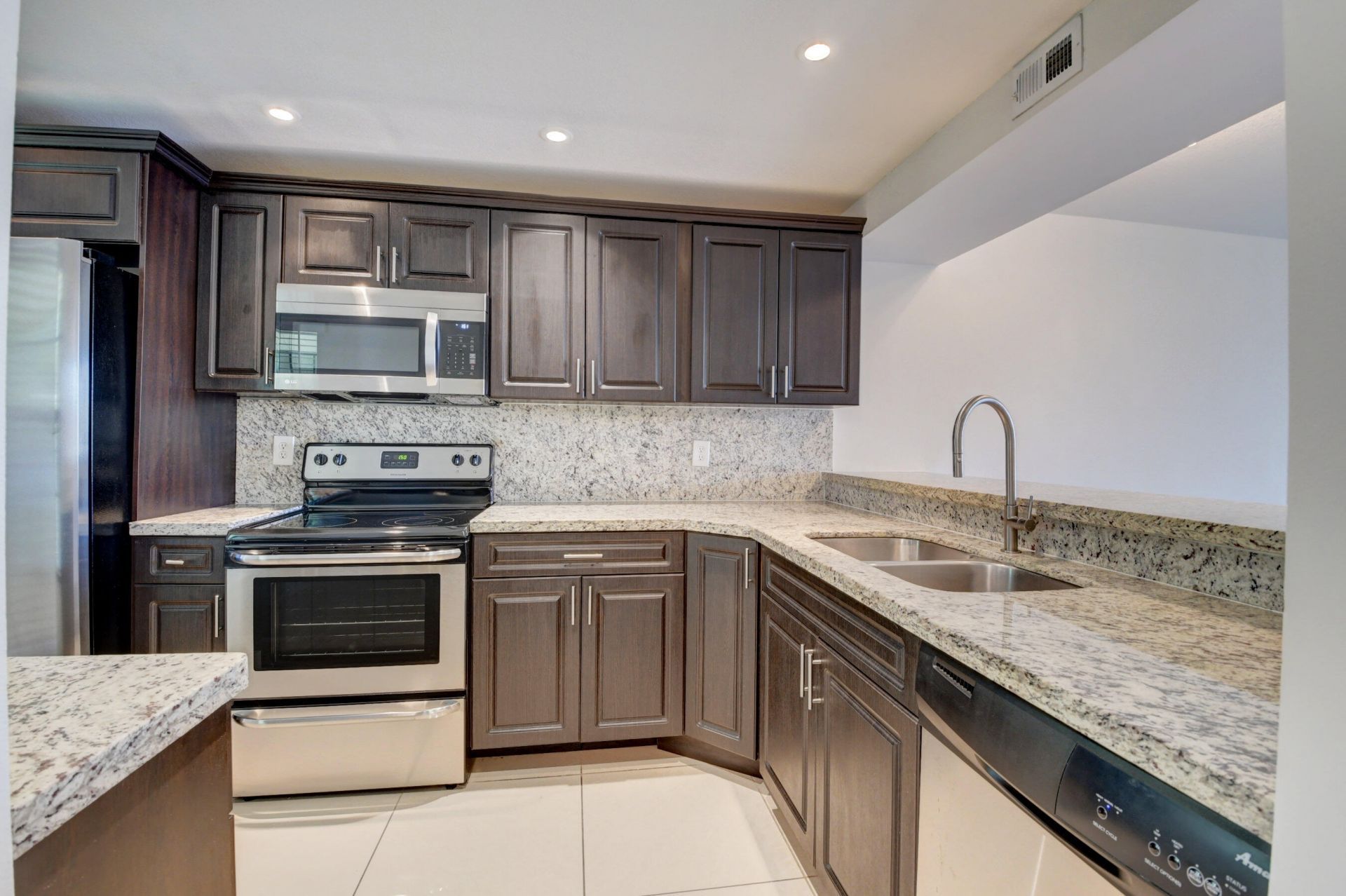 18 Royal Palm Way, Unit 202, Boca Raton, FL 33432 Photo