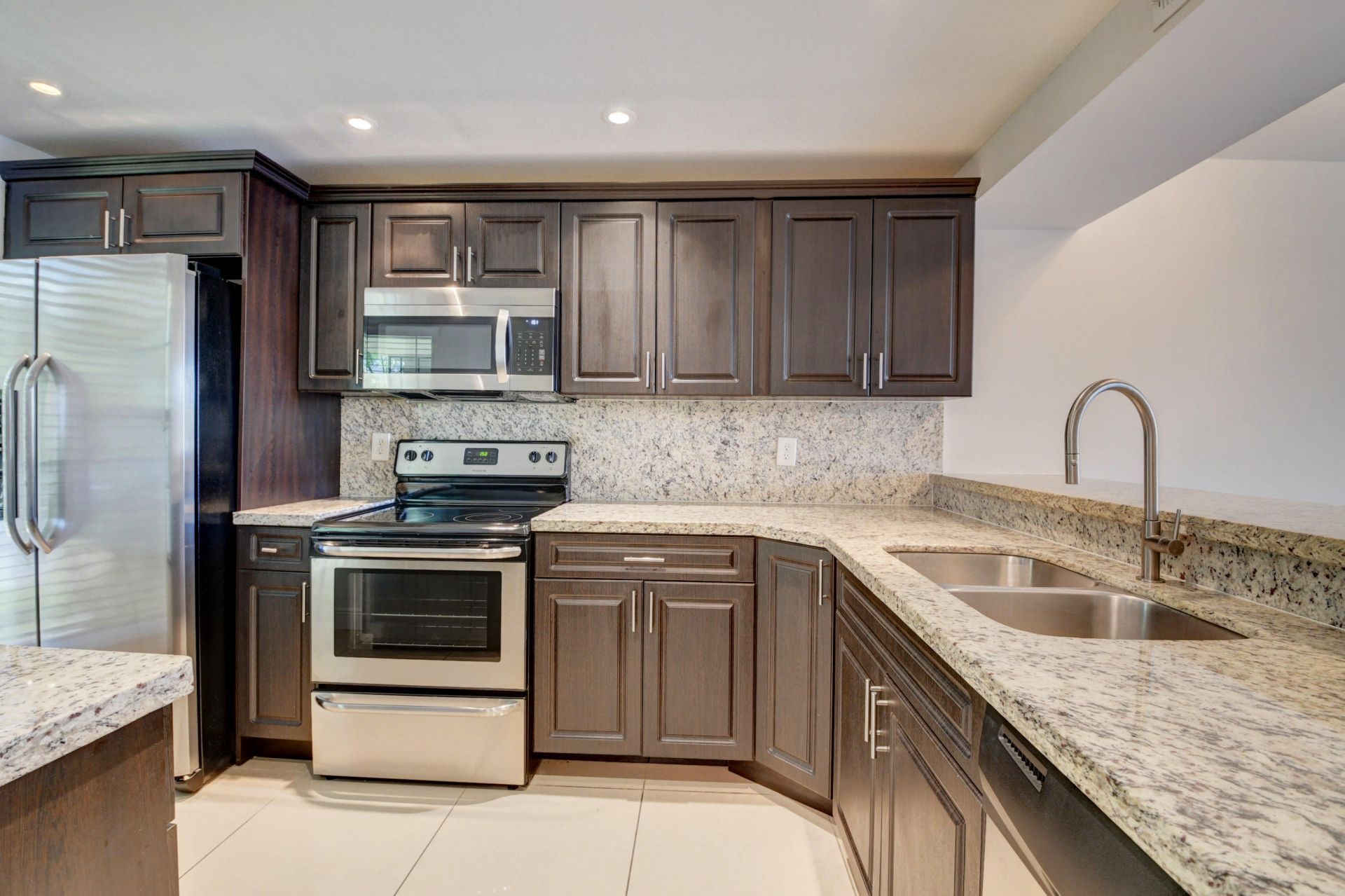 18 Royal Palm Way, Unit 202, Boca Raton, FL 33432 Photo