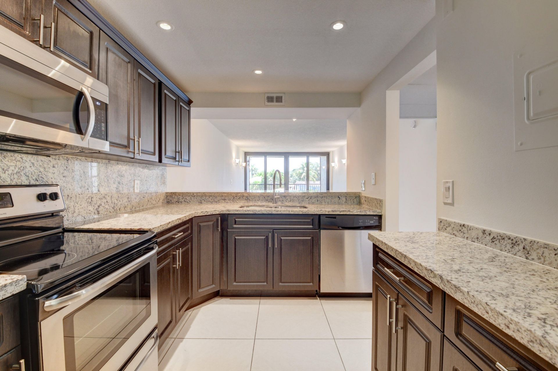 18 Royal Palm Way, Unit 202, Boca Raton, FL 33432 Photo