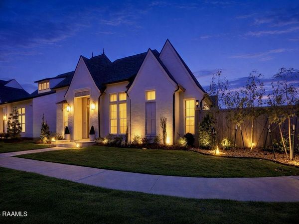 211 Crossbill Drive, Lafayette, LA 70508