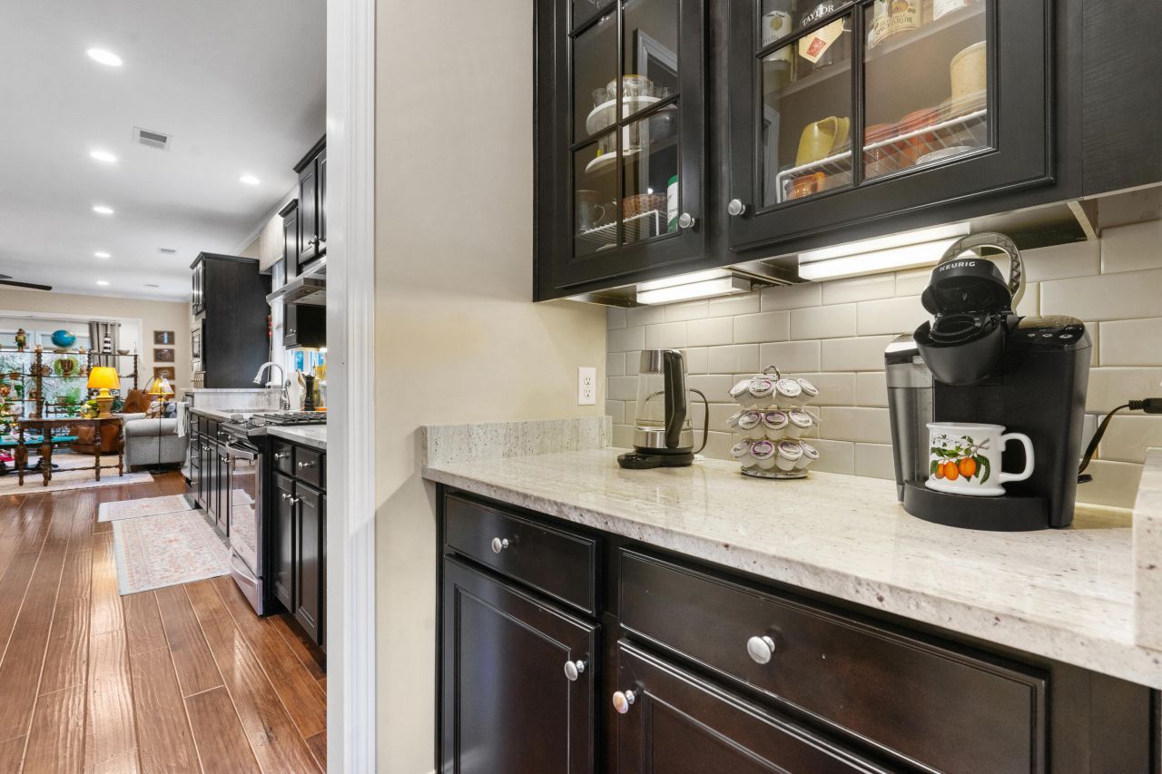 575 Eastern Isle Avenue Photo 13