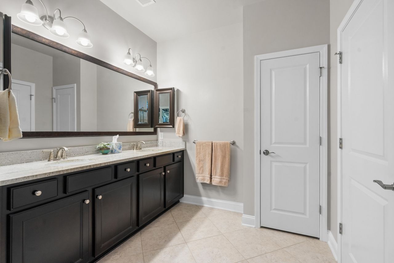 575 Eastern Isle Avenue Photo 25