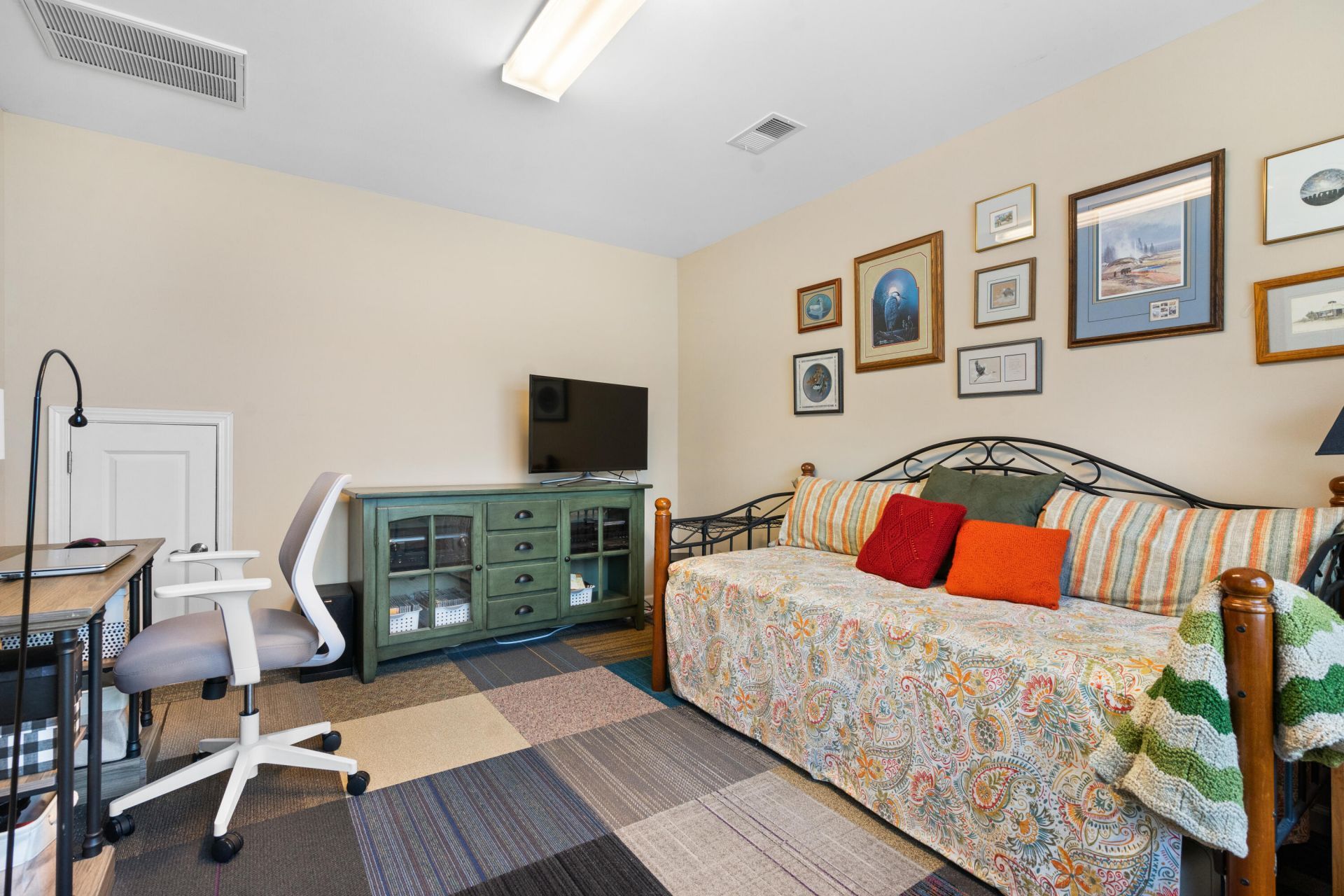 575 Eastern Isle Avenue Photo 30