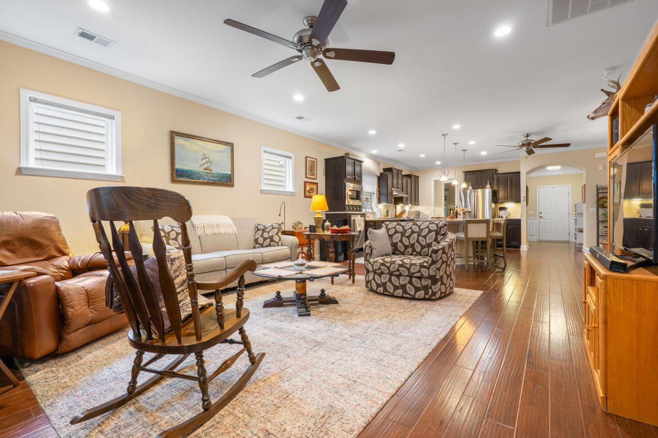 575 Eastern Isle Avenue Photo 5