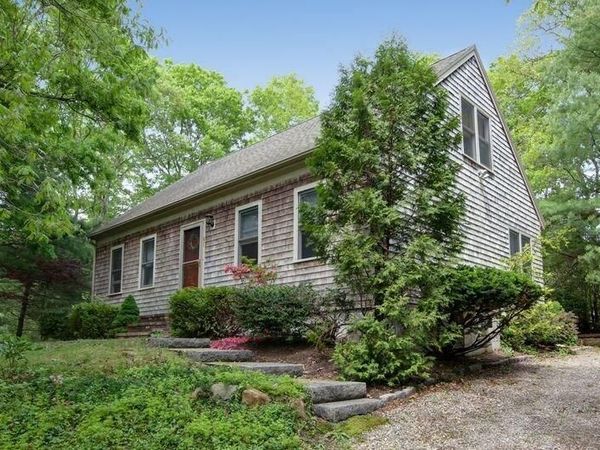 41 Braeburn Court, Hatchville, MA 02536