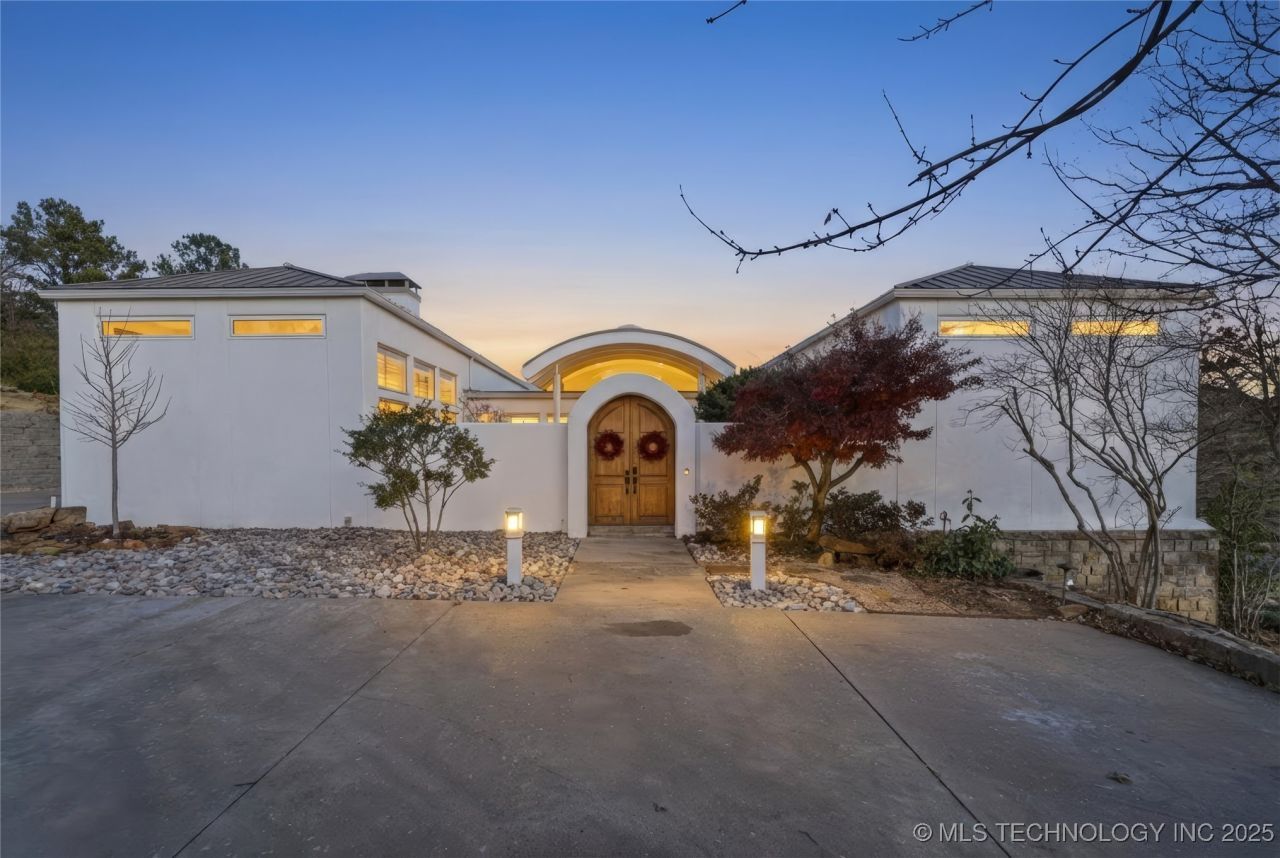 5301 Oak Timber Drive, Tulsa, OK 74131 Main Photo