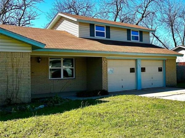 725 Meadowlark Circle, Crowley, TX 76036