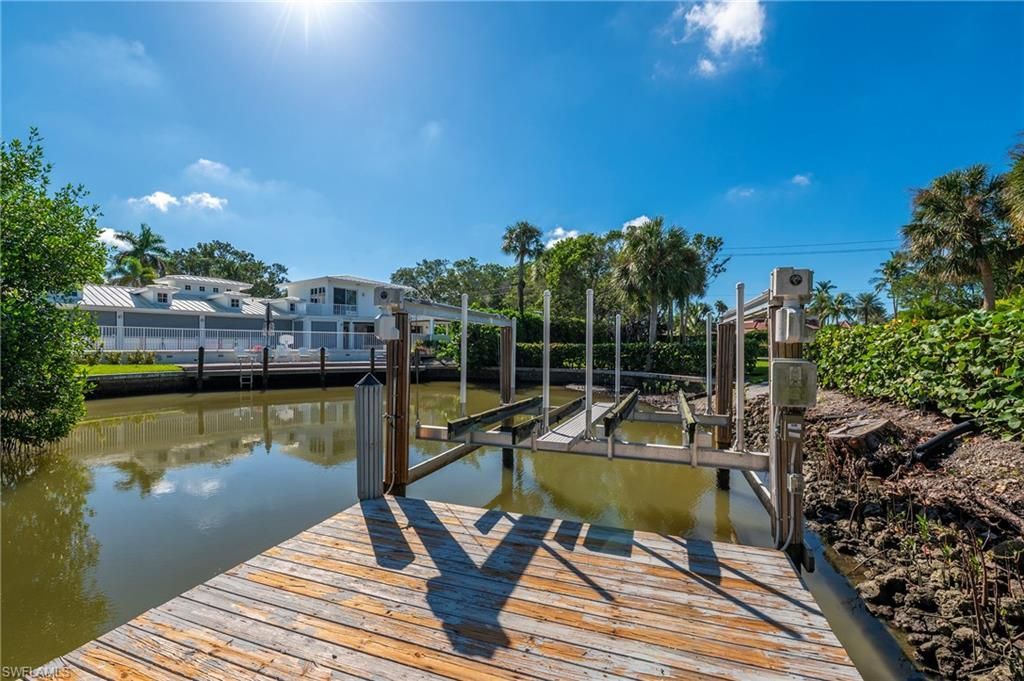 5042 Seahorse Ave, Naples, FL 34103 Photo